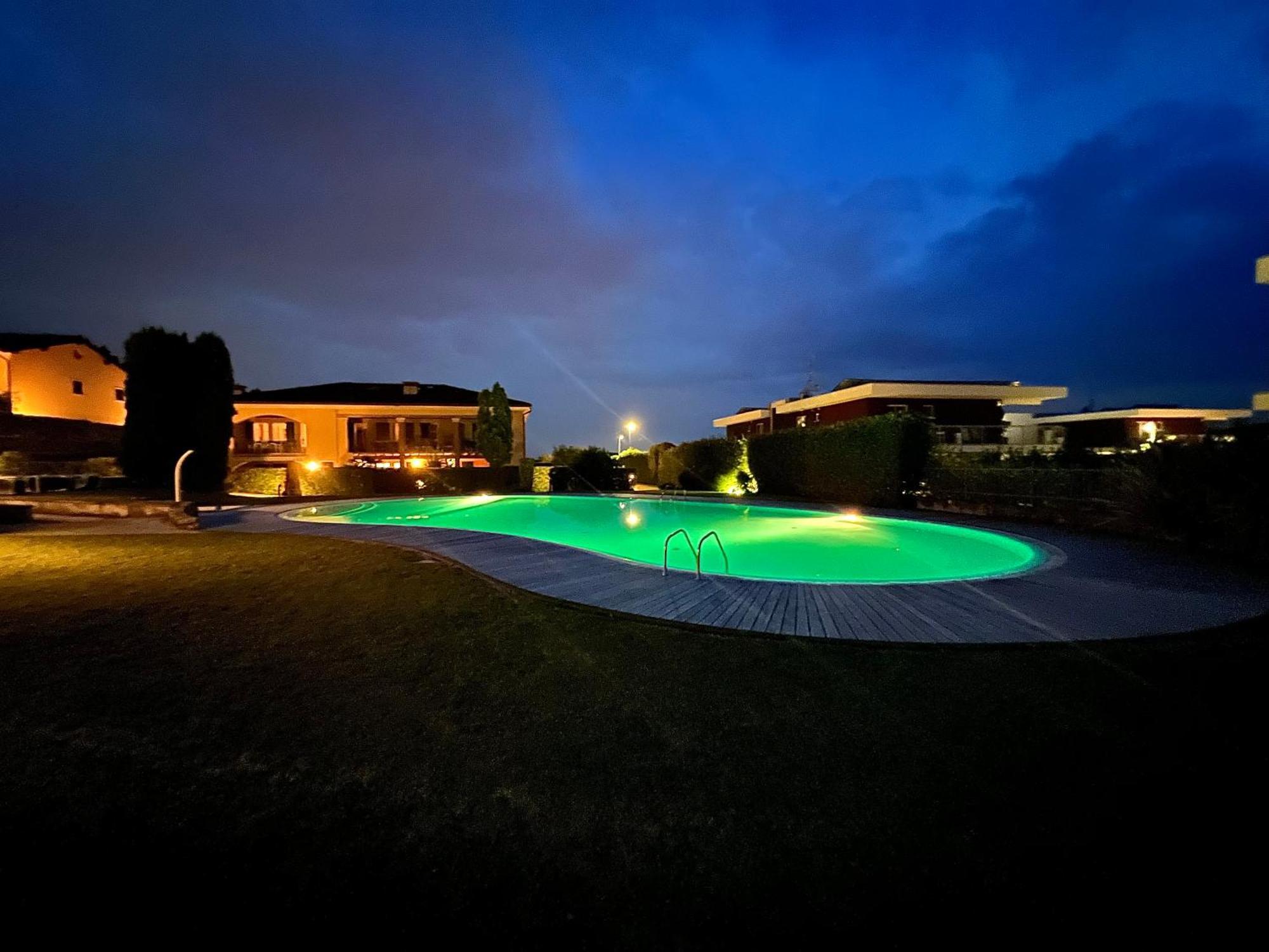 Suite And Pool Castion Veronese ภายนอก รูปภาพ